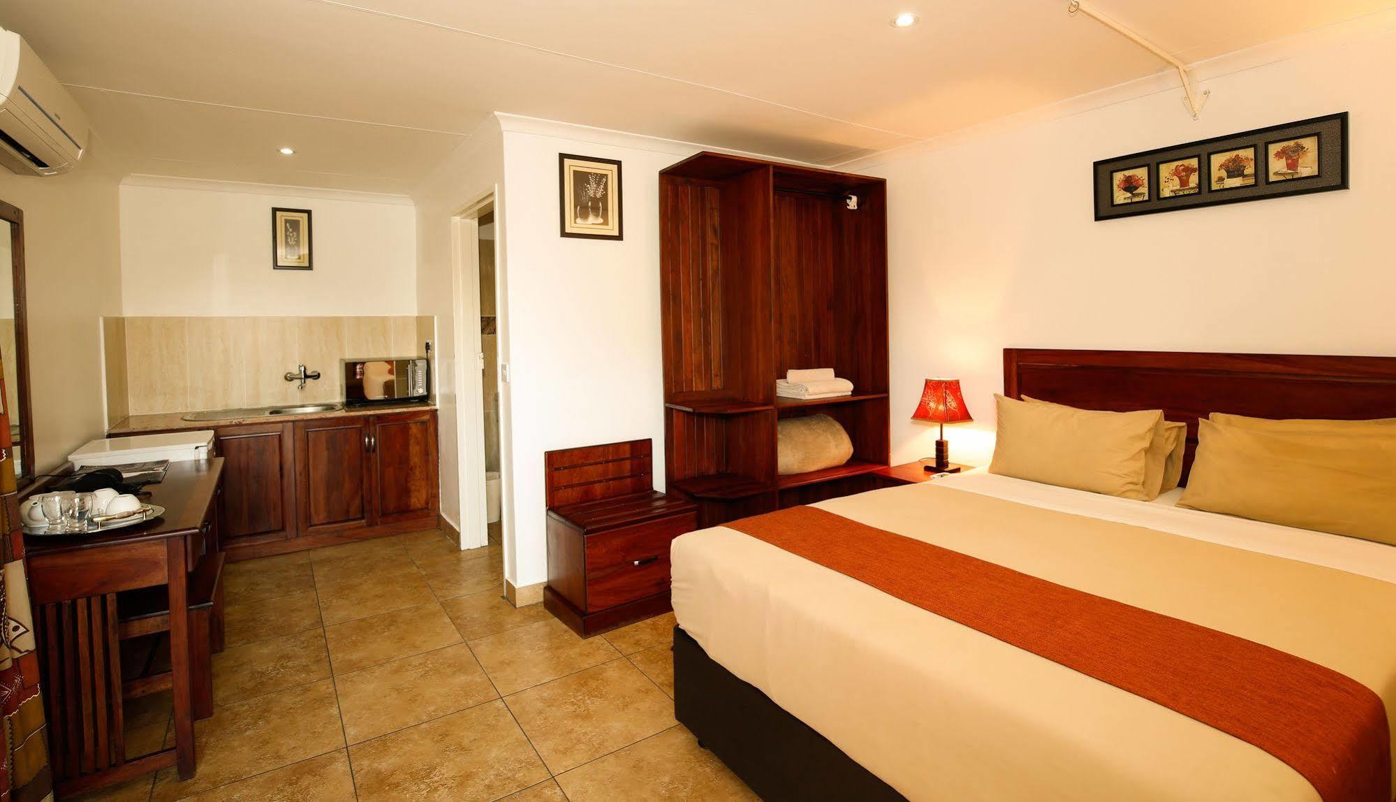Mokoro Lodge Maun Exterior photo