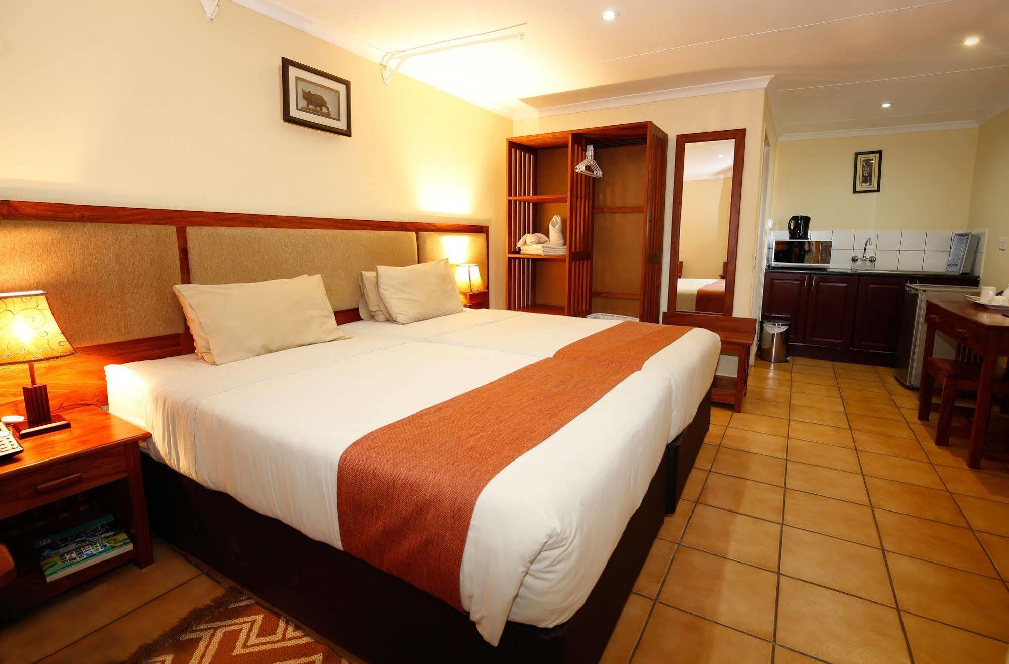Mokoro Lodge Maun Exterior photo