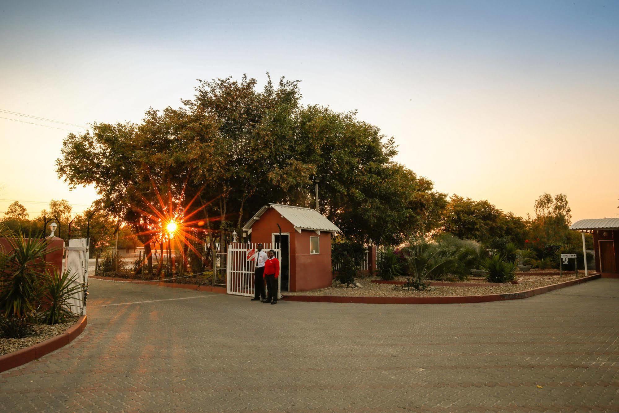 Mokoro Lodge Maun Exterior photo